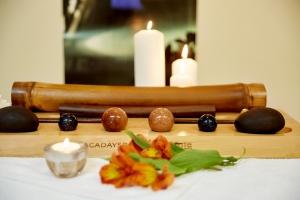 Modeling Stone Stone Massage with African Wakapu Stone photo Modeling Stone Stone Massage with African Wakapu Stone image