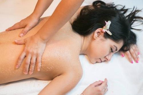 Berry peeling photo Berry peeling picture