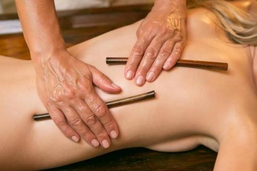 Креольский массаж бамбуковыми палочками картинка