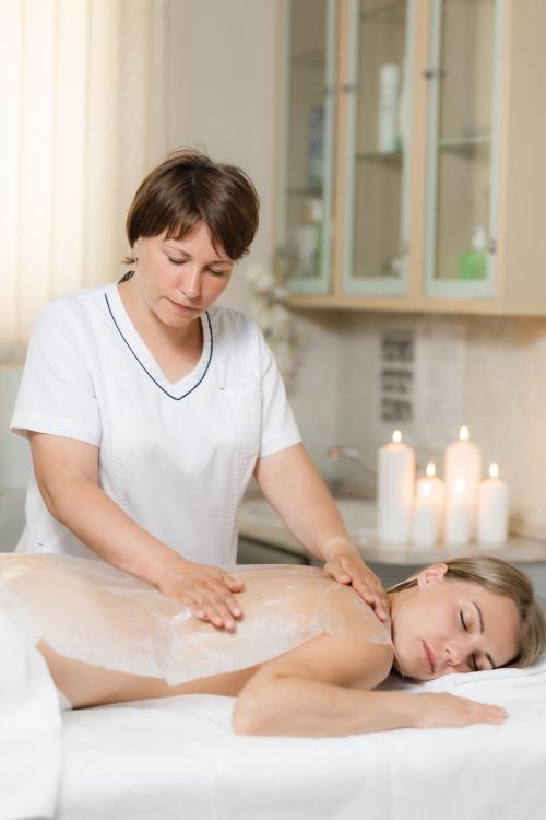 Hakim back massage photo Hakim back massage picture