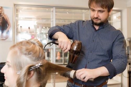 Women's hair styling photo Women's hair styling picture